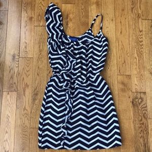 Fun ruffle navy/white dress